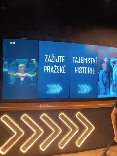 Stroj času v Máji: Jak 4. B proletěla českou historií