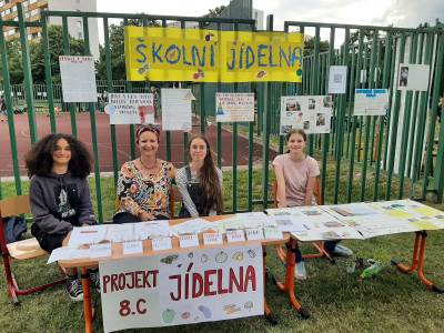 Projekty 8.C o školní jídelně na Jarmarku