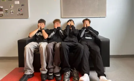Poděkování deváťákům za pomoc s novými gauči