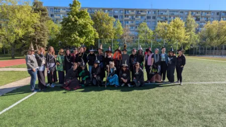 Čarodějnický rej na školní zahradě