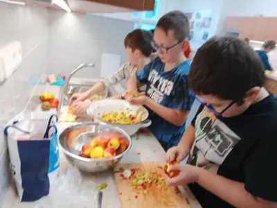 Když se učení promění ve vaření – voňavé dopoledne v kuchyňce.