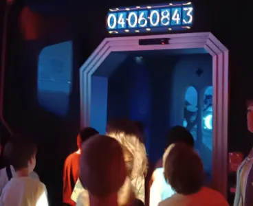 Stroj času v Máji: Jak 4. B proletěla českou historií